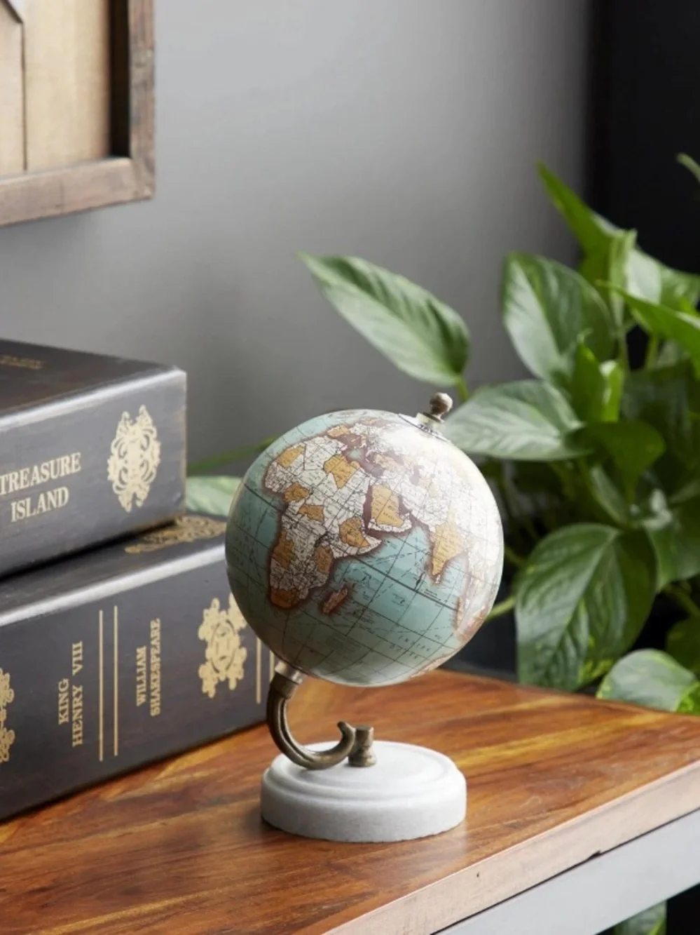 DECO 79 NWT world globe with marble base -5x5x8